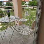 شقة Nella زادار
